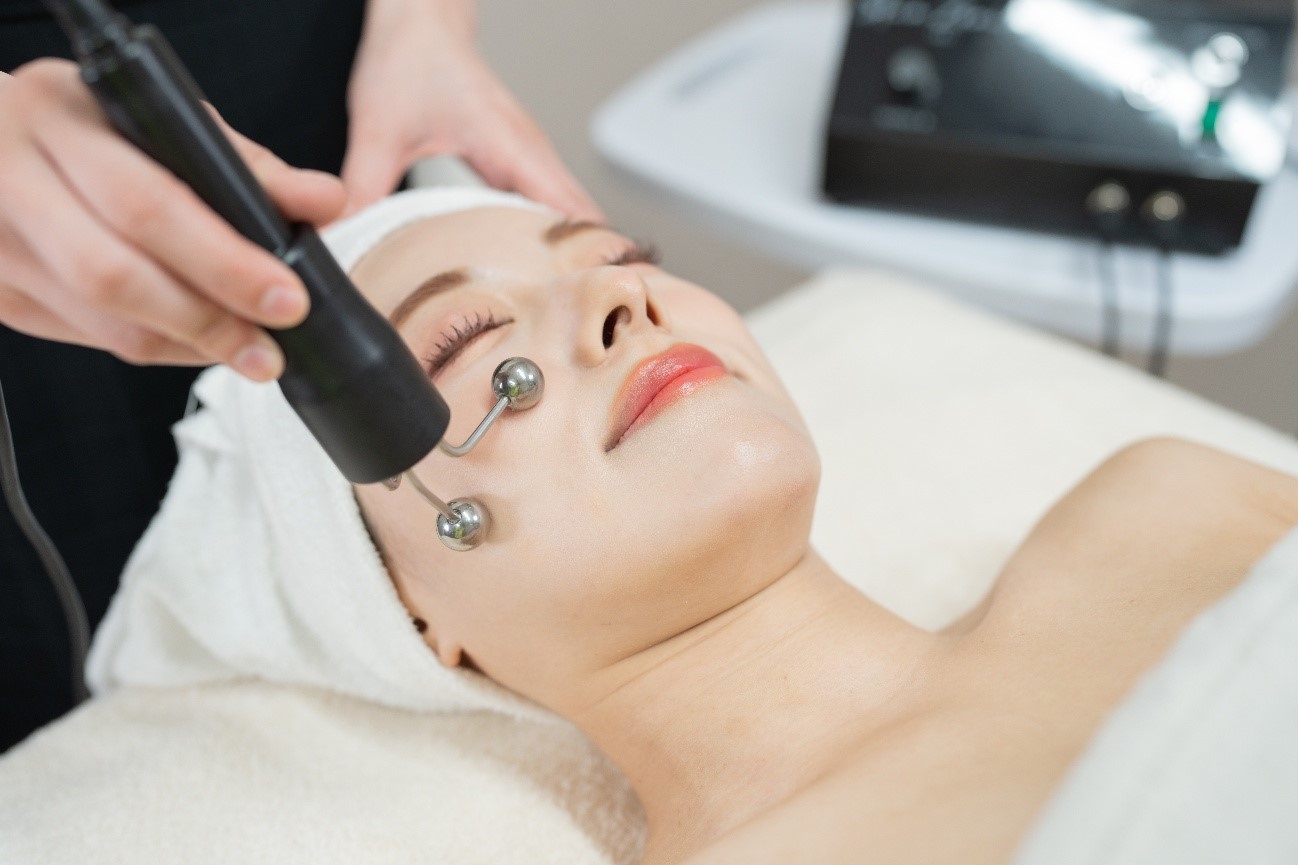 デンタルエステ　表情筋エステ（EMS）