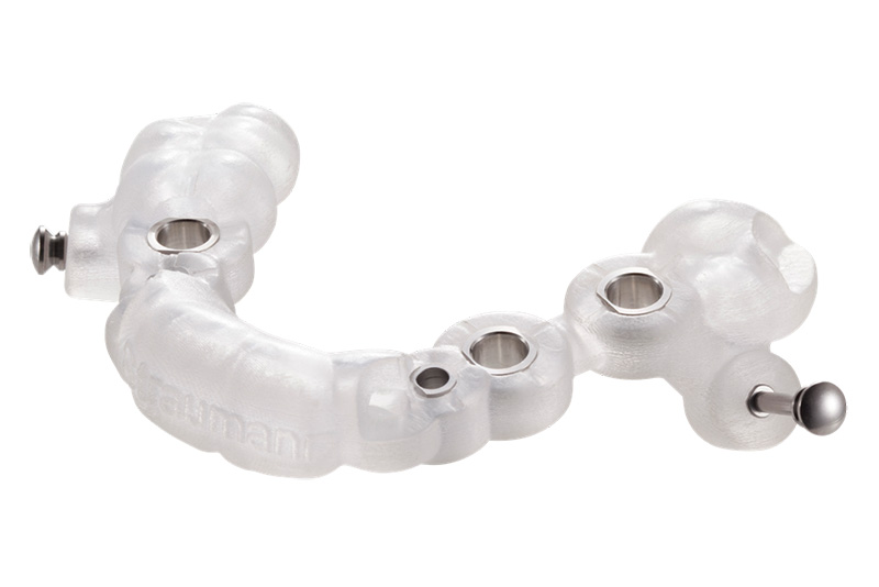 ③サージカルガイドを使用した正確な処置